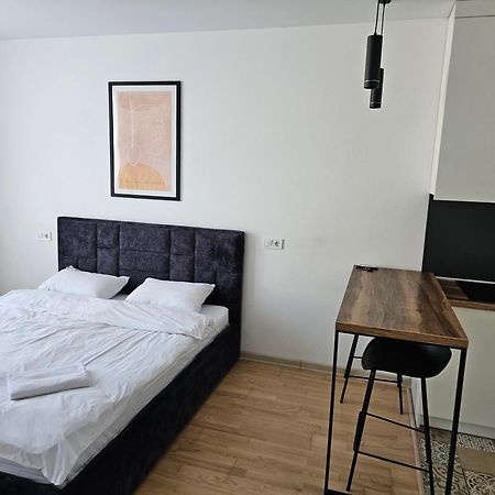 Nyvky Like Home - Studio - Apt 35 Kiev Dış mekan fotoğraf